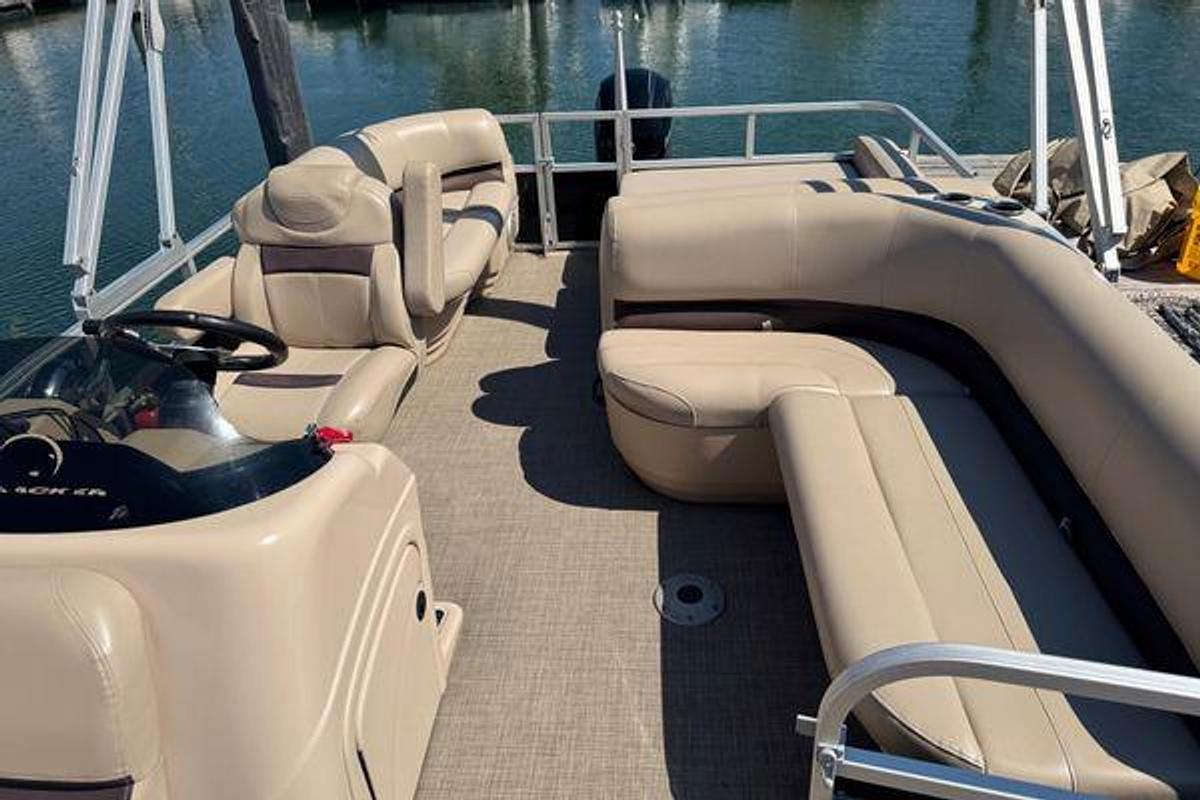 Used 2017 Sun Tracker Party Barge 22 DLX | 22ft