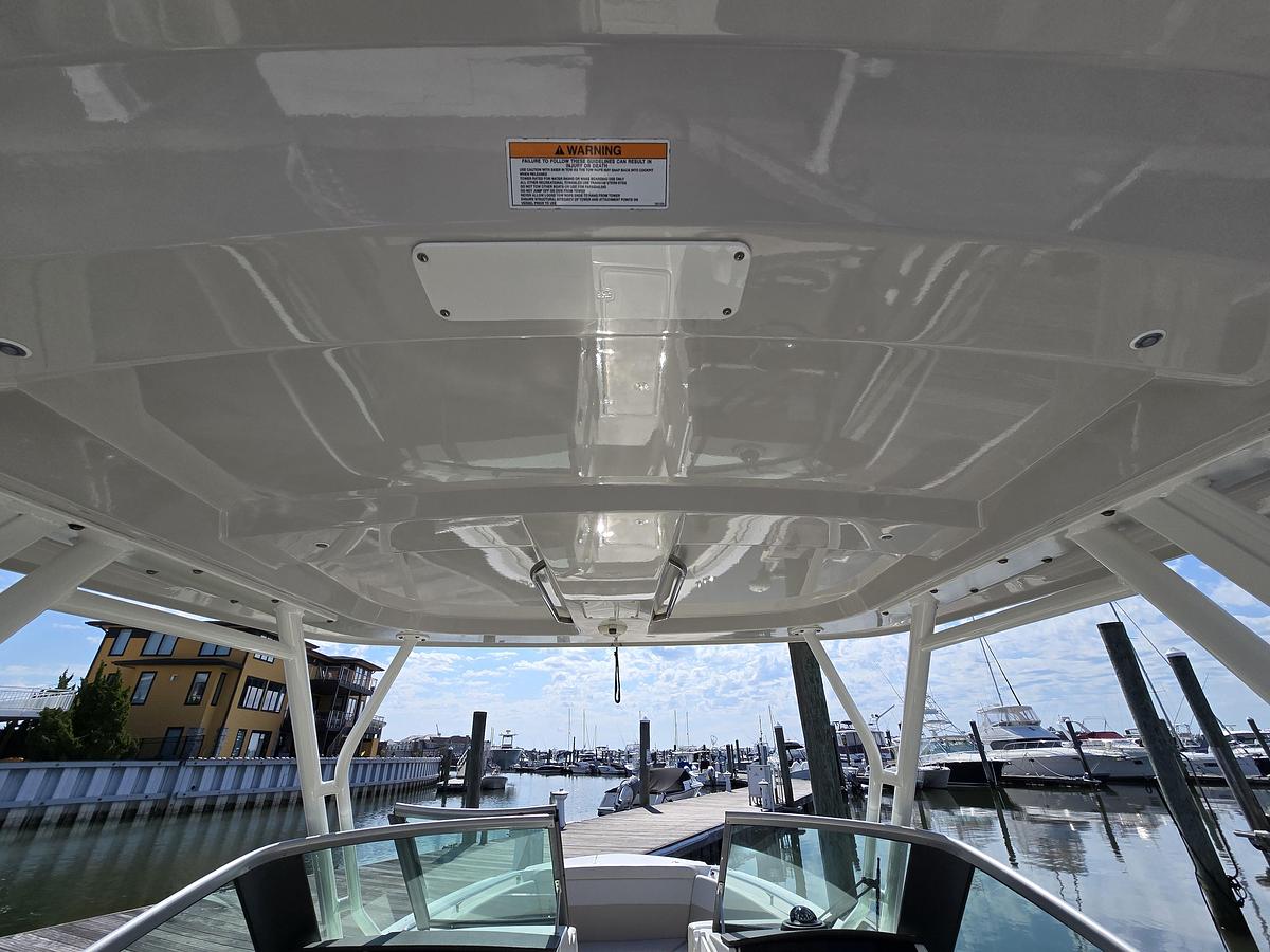 Used 2022 Boston Whaler 240 Vantage | 24ft