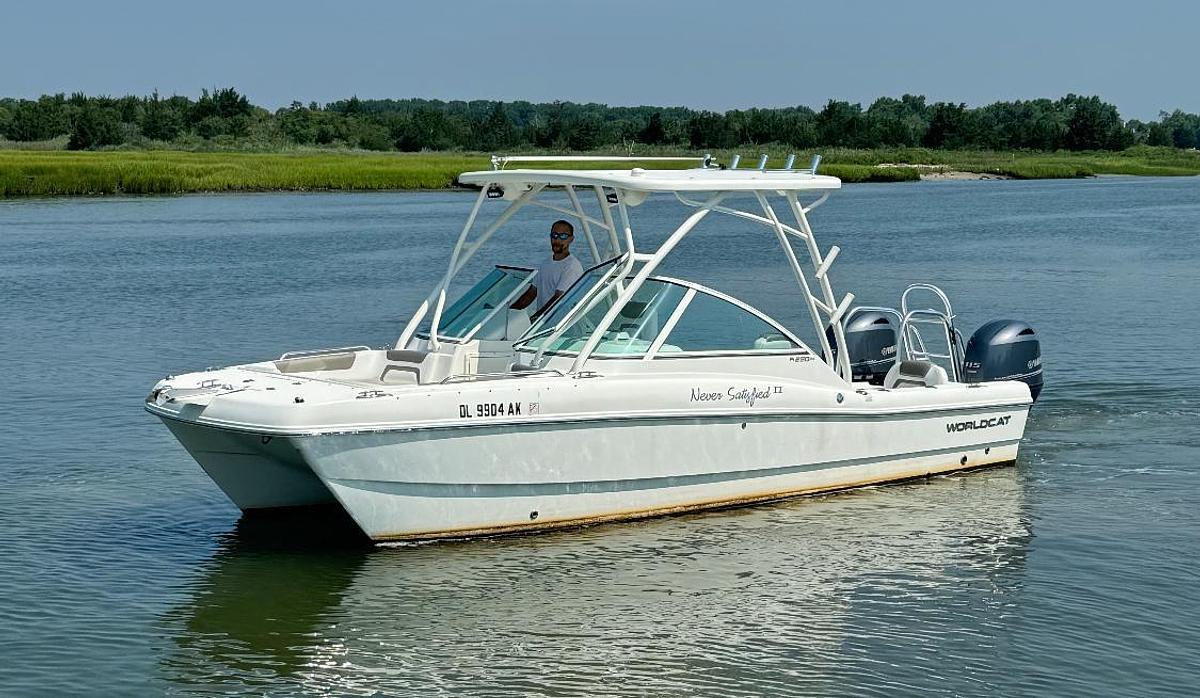 Used 2019 World Cat 230 DC | 23ft