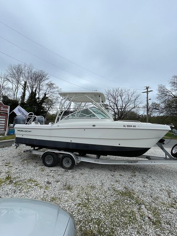 Used 2019 World Cat 230 DC | 23ft