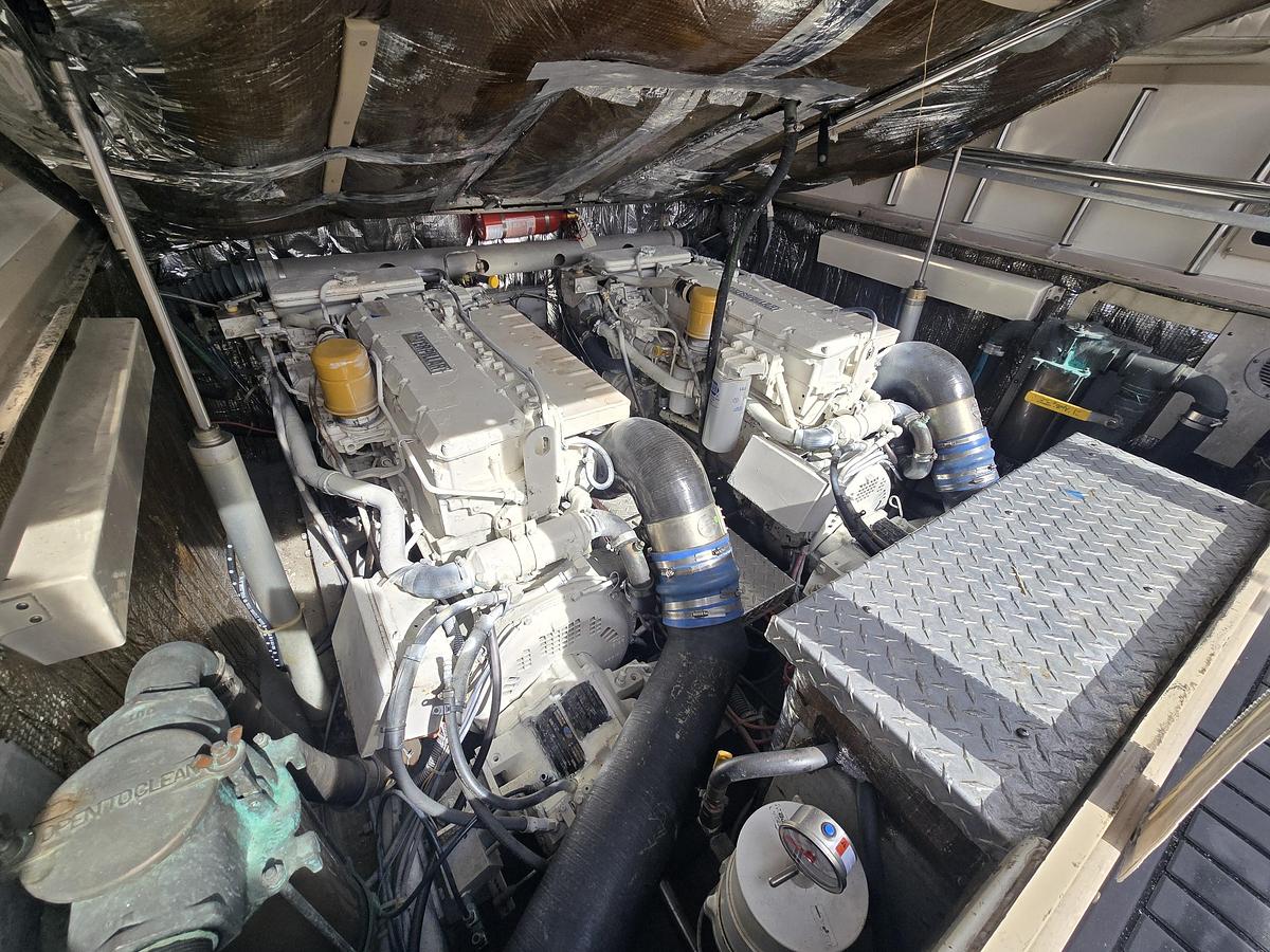 Used 1996 30' Albemarle 305 Express Fisherman