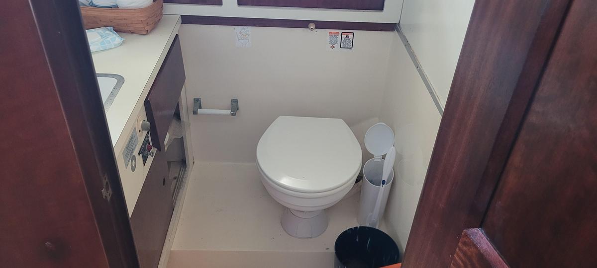 Used 1976 Hatteras 38 DC | 38ft