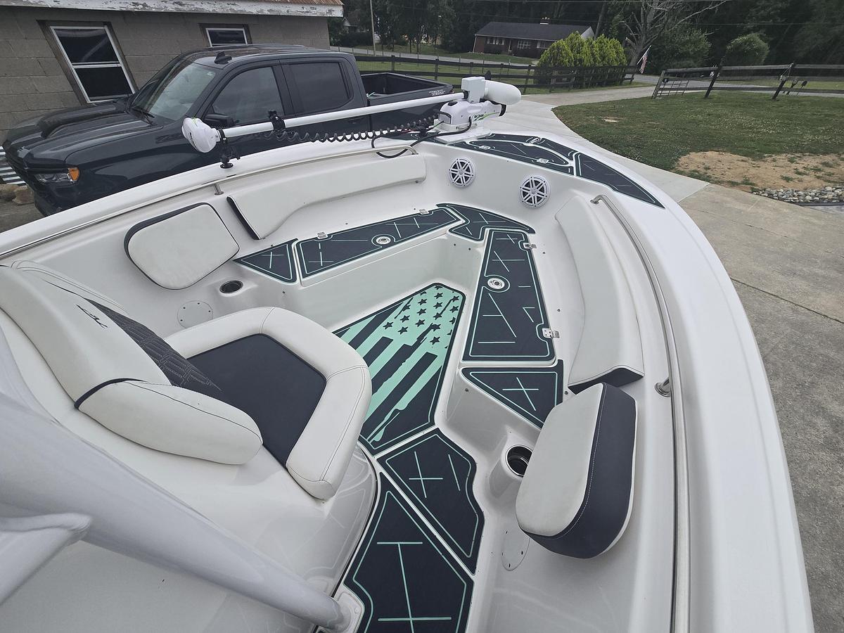 Used 2022 19' Tidewater 198 Adventure Center Console