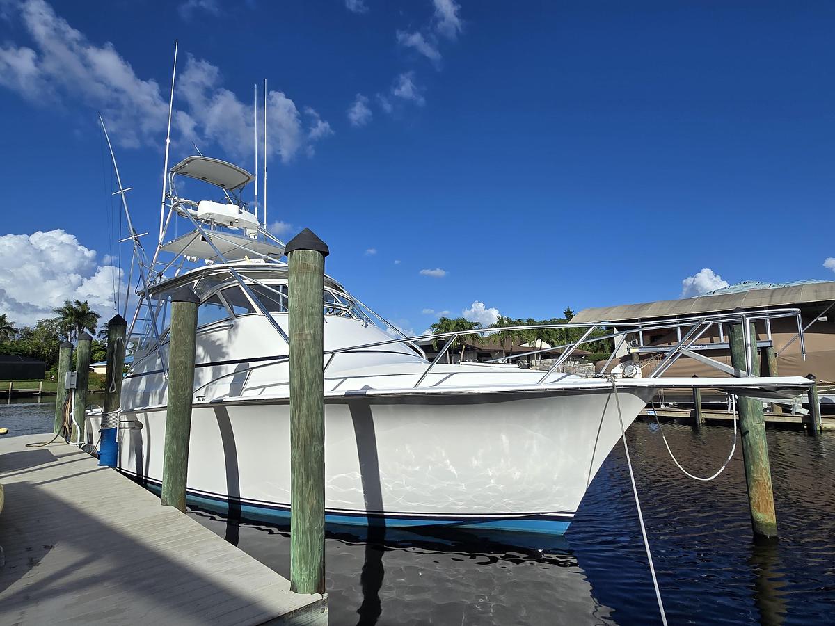 Used 1999 40' Ocean Yachts Open