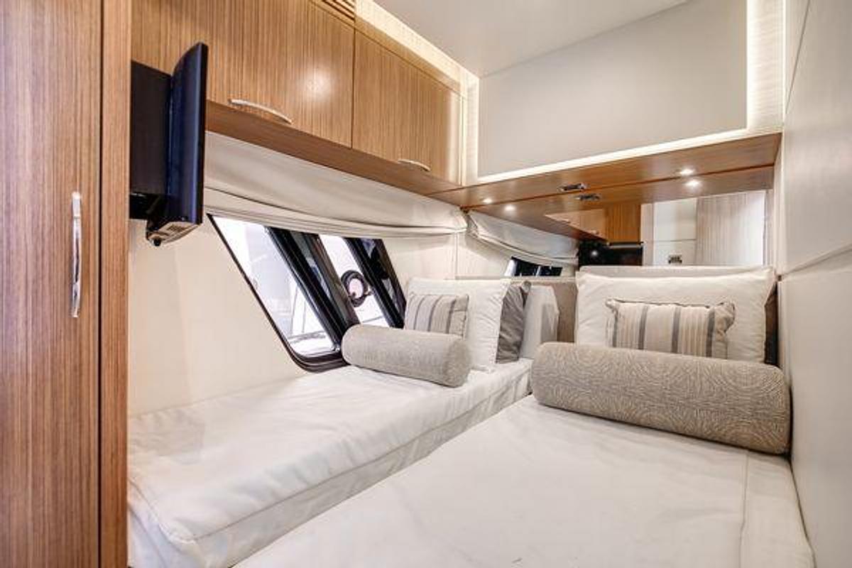 Used 2018 65' Sea Ray L650 | 65ft