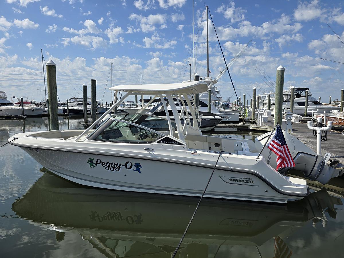 Used 2022 Boston Whaler 240 Vantage | 24ft