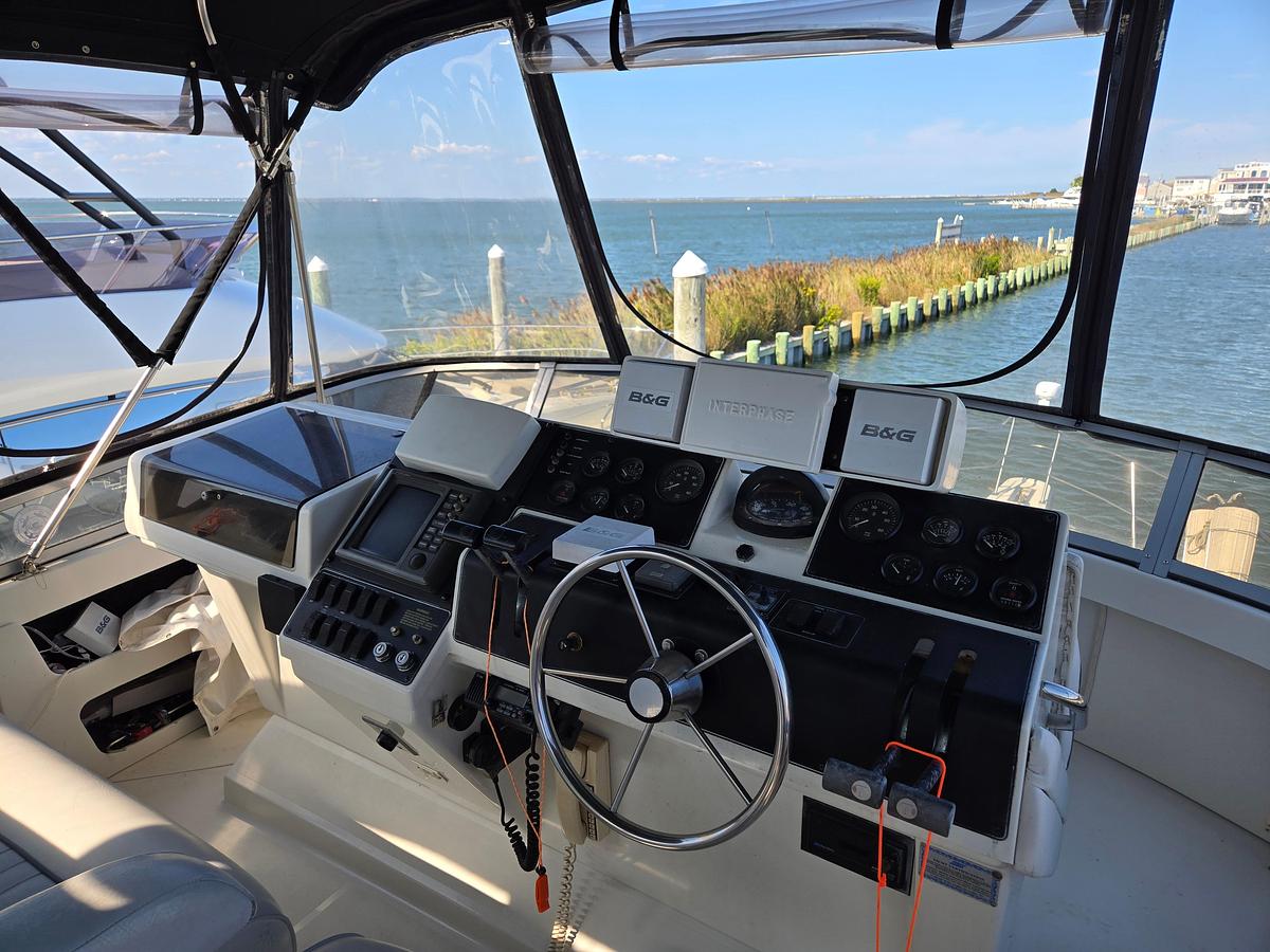 Used 1994 Carver 390CPMY | 39ft