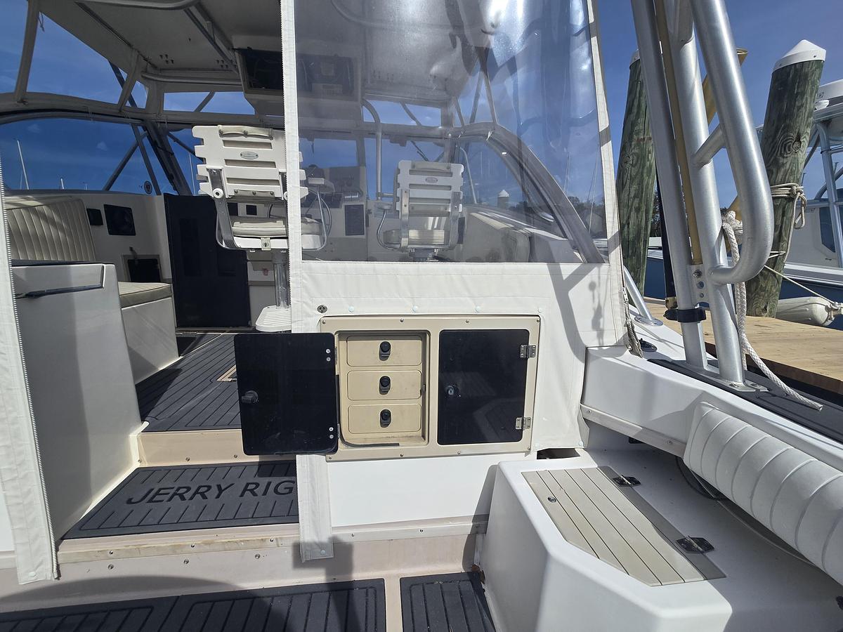 Used 1996 30' Albemarle 305 Express Fisherman