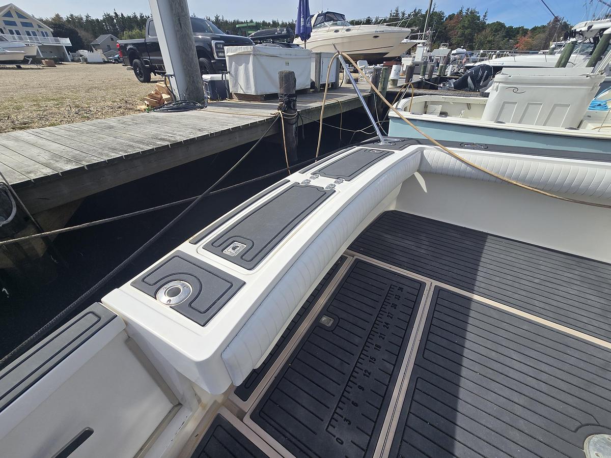 Used 1996 30' Albemarle 305 Express Fisherman