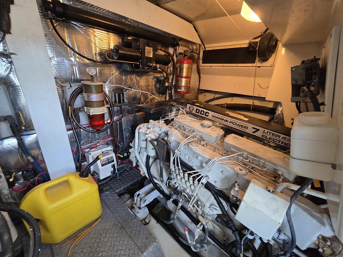 Used 1999 40' Ocean Yachts Open