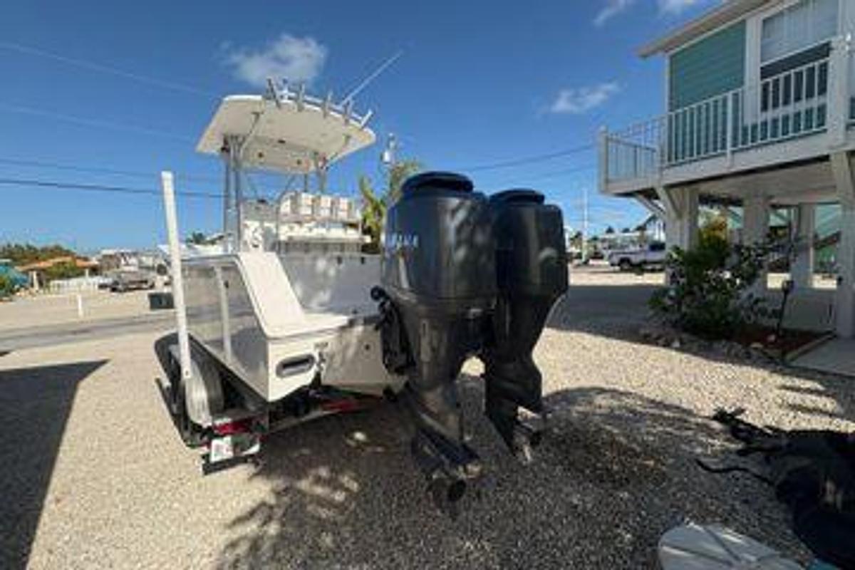 Used 2006 24' Regulator 24 Forward Seating 