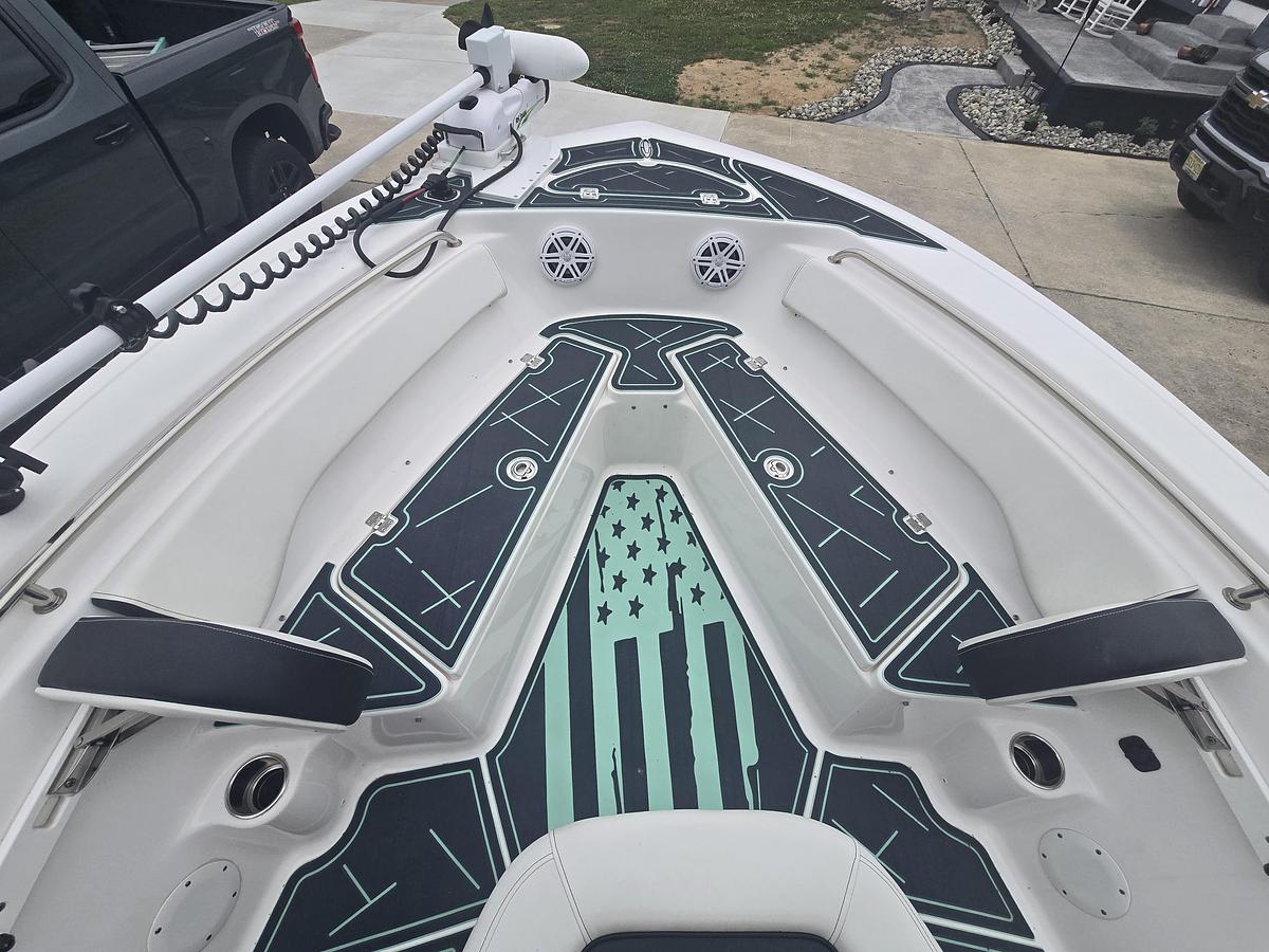 Used 2022 19' Tidewater 198 Adventure Center Console