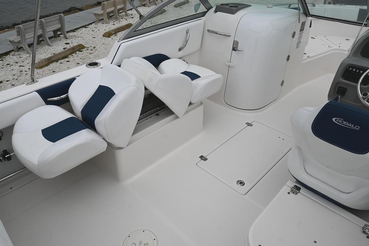 Used 2018 Robalo R227 Dual Console | 22ft
