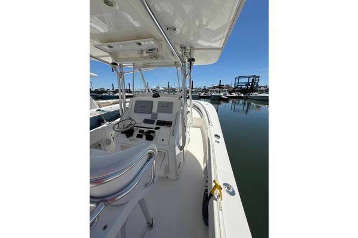 Used 2015 Regulator 28 Forward Seating | 28ft