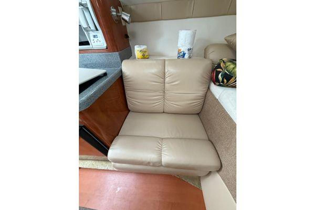 Used 2005 Larson Cabrio 290 | 29ft