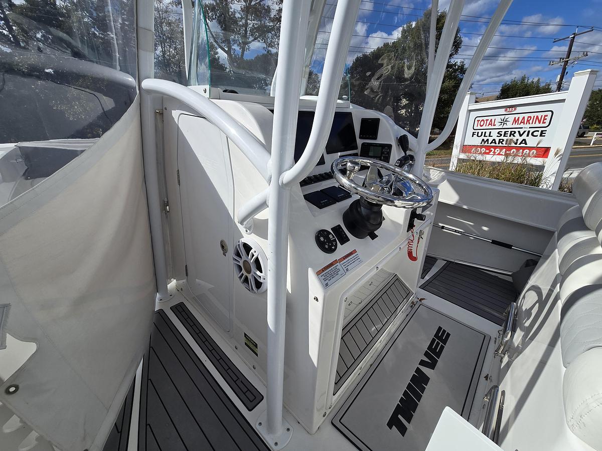 Used 2021 Twin Vee 310 CC | 31ft