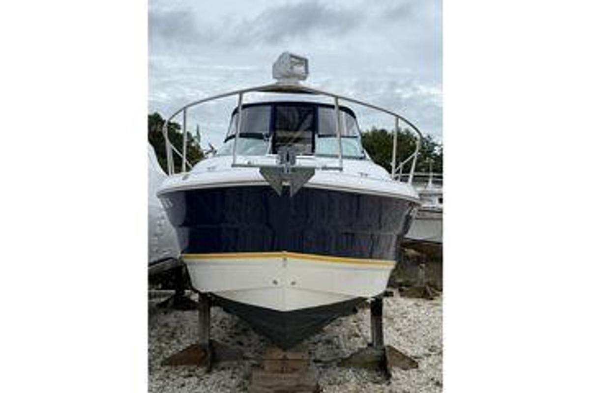 Used 2005 Larson Cabrio 290 | 29ft