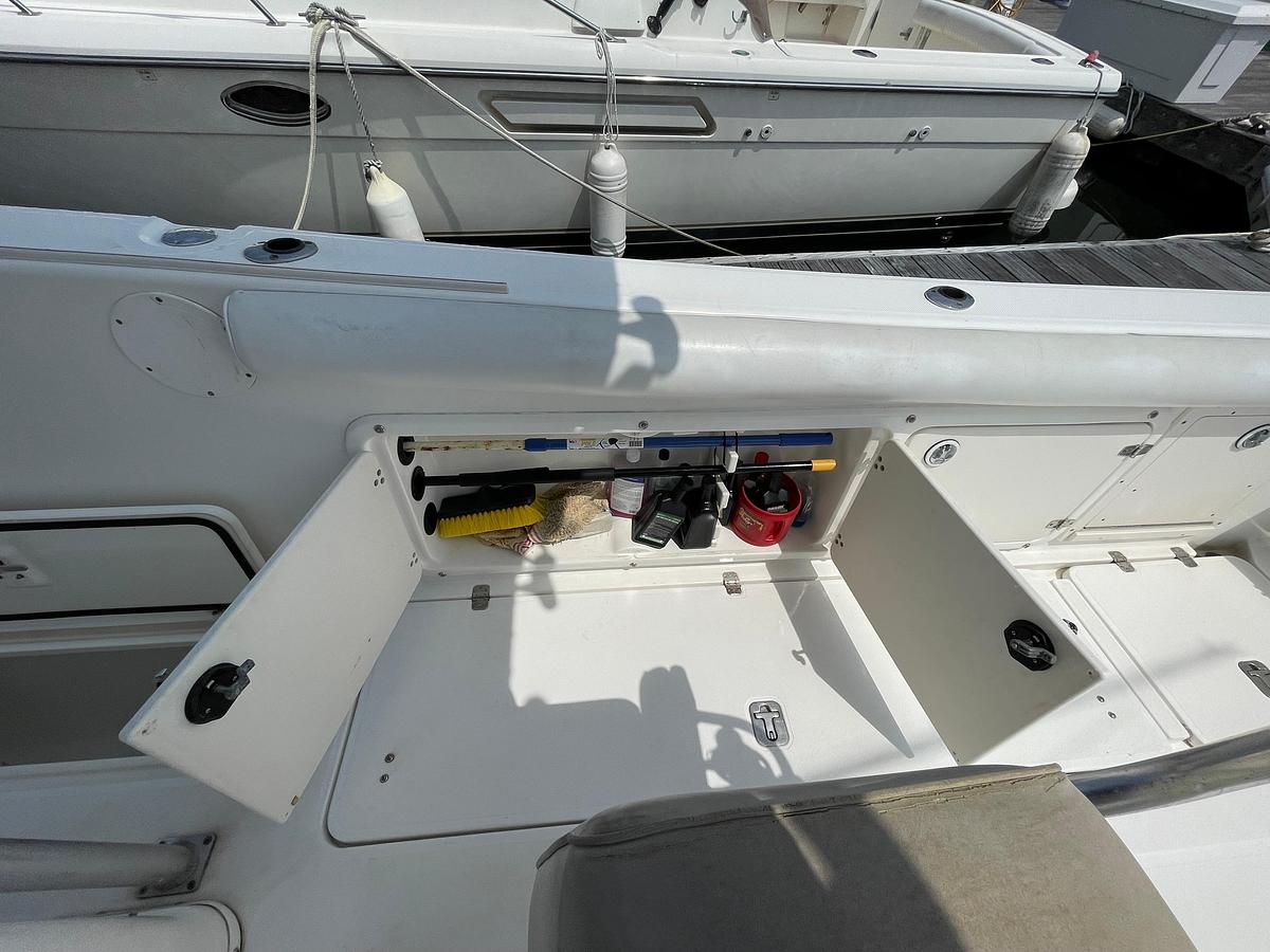 Used 2004 Century 3200 Center Console | 32ft