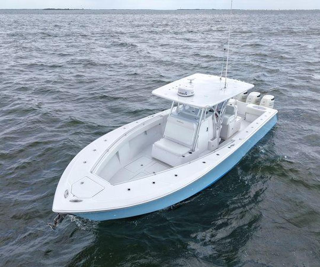Used 2019 SeaHunter 33 Tournament | 33ft