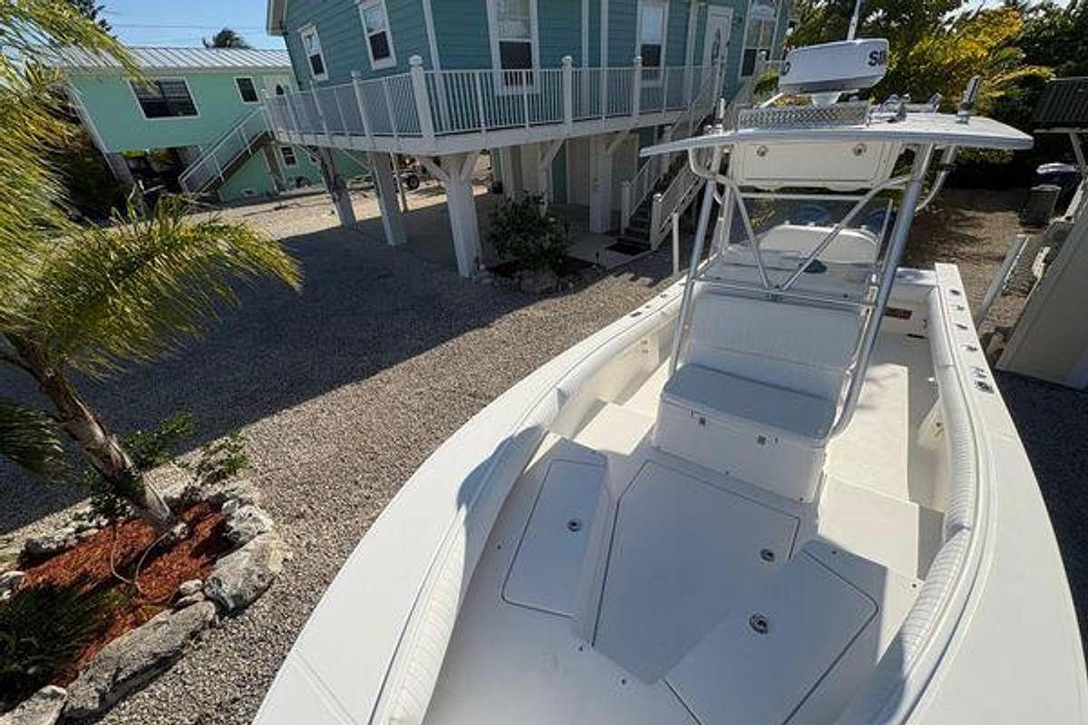 Used 2006 24' Regulator 24 Forward Seating 