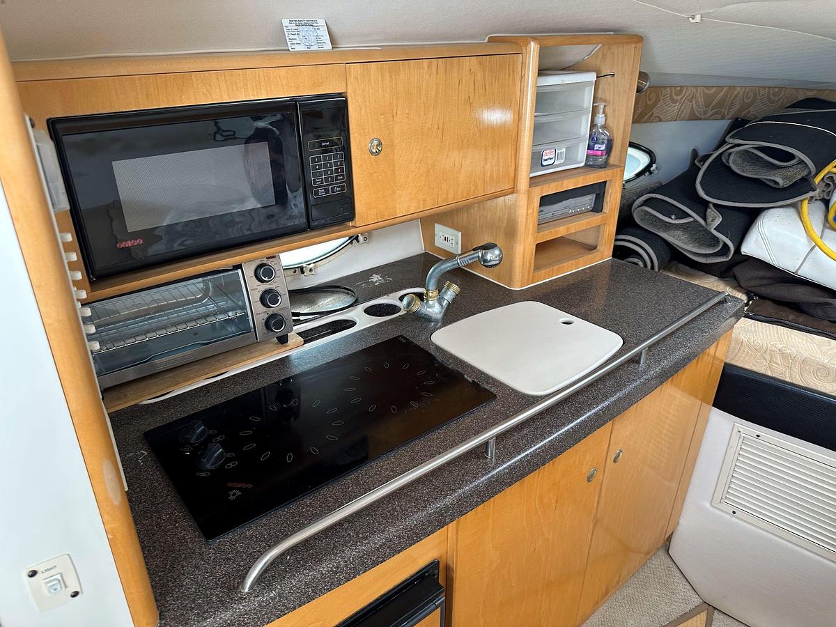 Used 2001 Larson Cabrio 290 Mid Cabin | 29ft