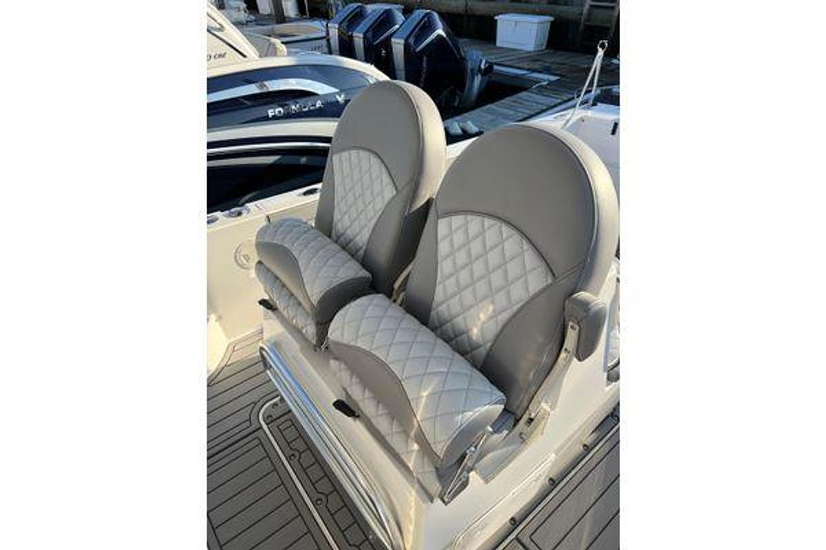 Used 2015 28' True World Marine TE289