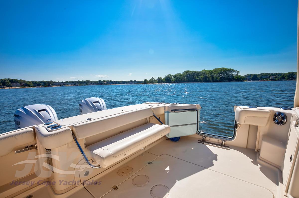 Used 2022 33' Grady-White 330 Express | 33ft
