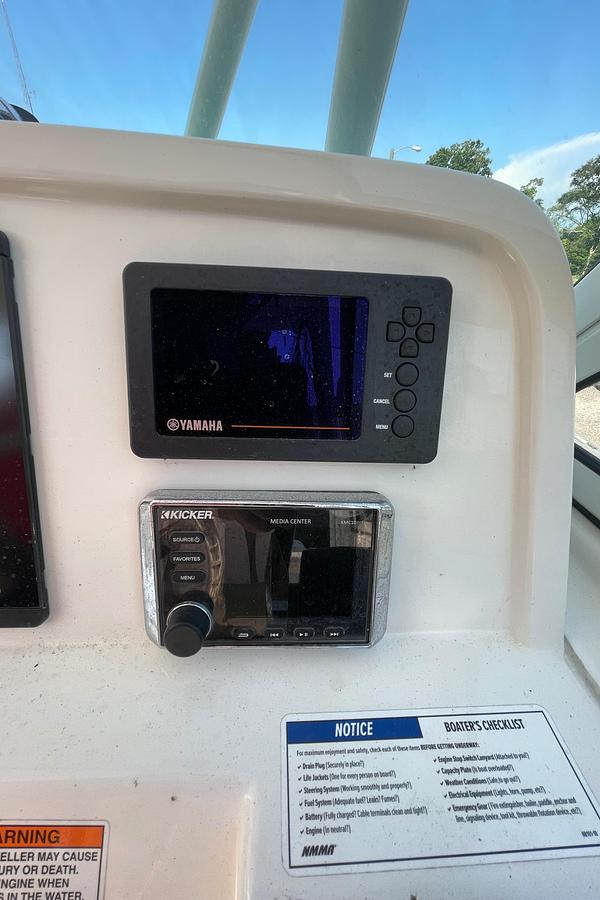 Used 2019 World Cat 230 DC | 23ft