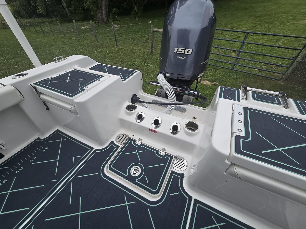 Used 2022 19' Tidewater 198 Adventure Center Console
