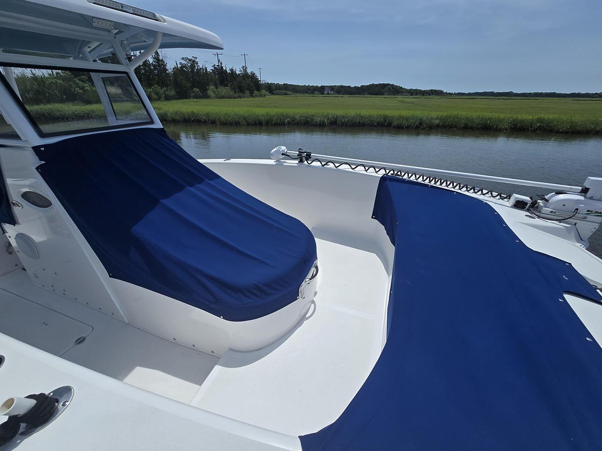 Used 2021 28' Twin Vee 280 GFX CC