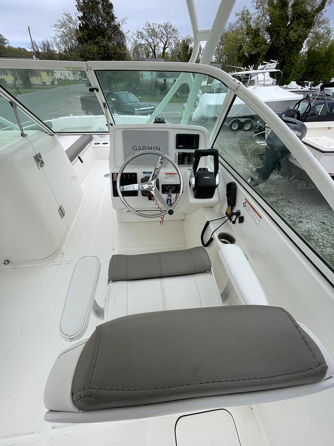 Used 2019 World Cat 230 DC | 23ft