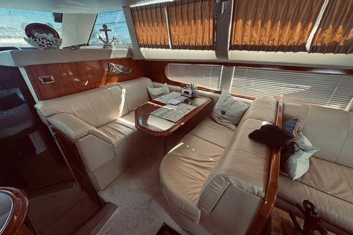 Used 2005 47' Carver 466 Motor Yacht | 47'