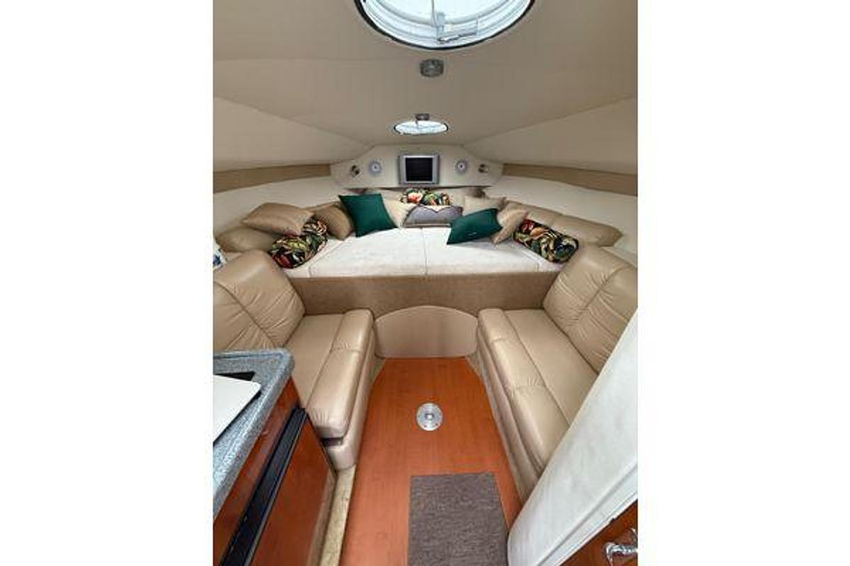 Used 2005 Larson Cabrio 290 | 29ft
