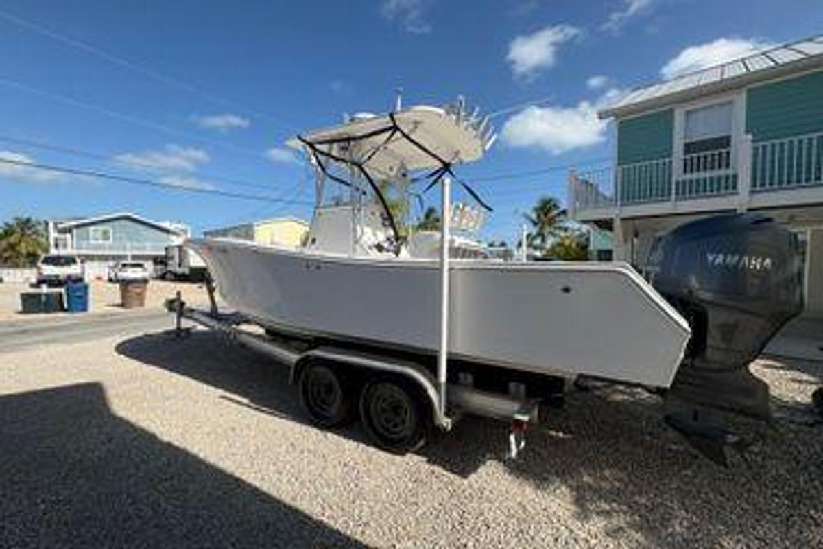 Used 2006 24' Regulator 24 Forward Seating 