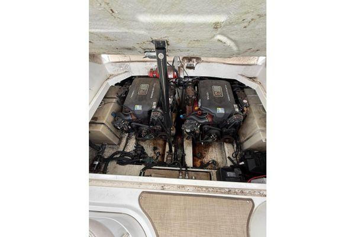 Used 2005 Larson Cabrio 290 | 29ft