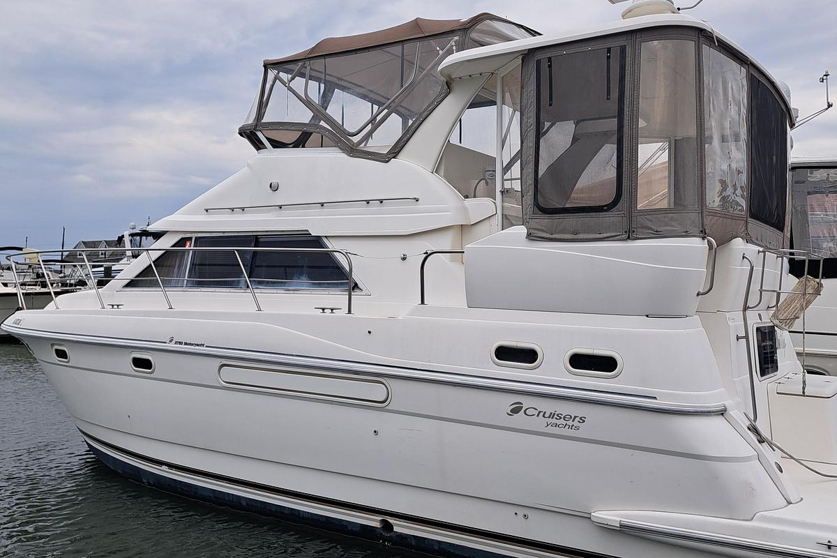 Used 1999 Cruisers aft cabin | 37ft