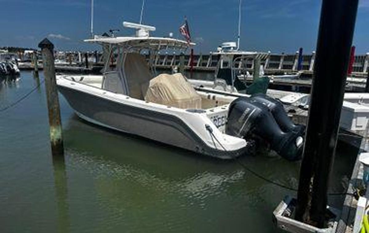 Used 2007 Robalo R300 Center Console | 29ft