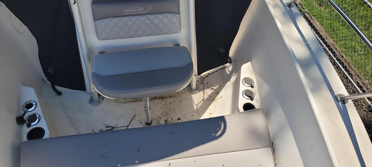 Used 2000 Boston Whaler 240 Outrage | 23ft