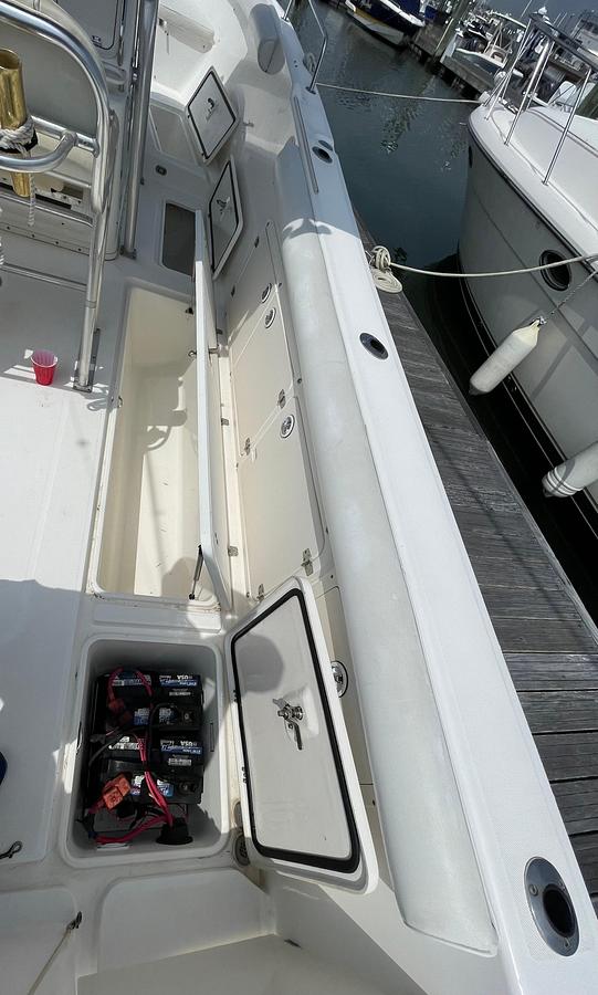 Used 2004 Century 3200 Center Console | 32ft