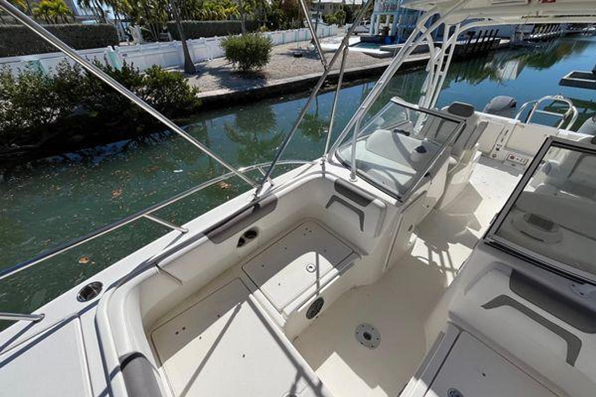 Used 2017 World Cat 255 DC - Dual Console | 25ft