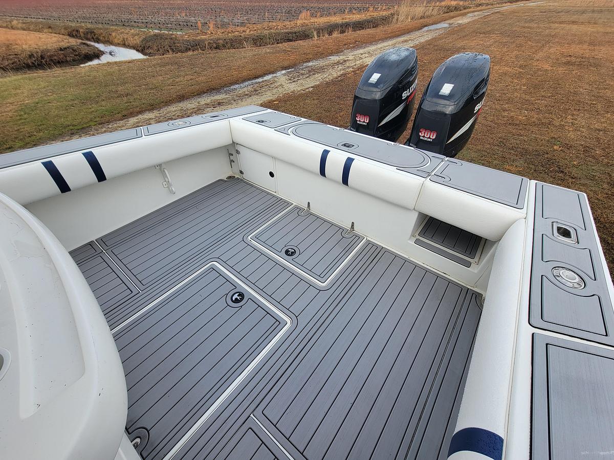 Used 1996 Venture 34 Center Console | 34ft