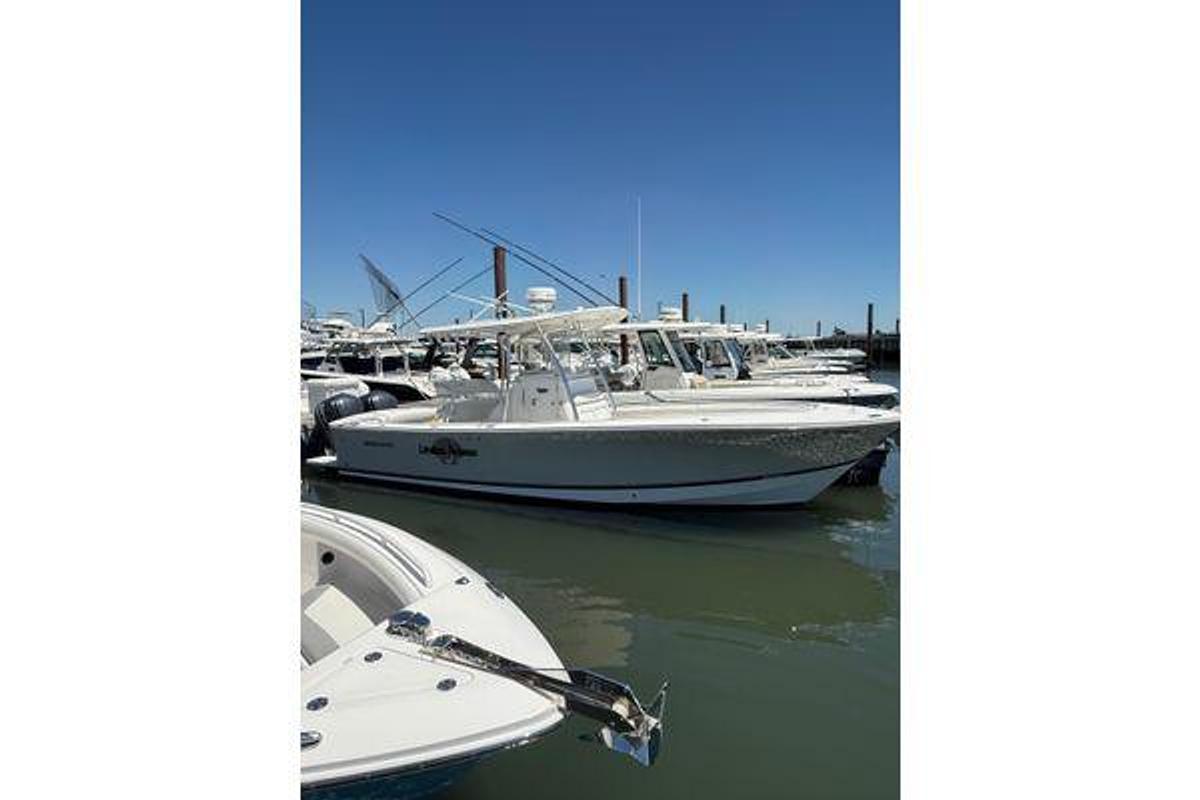 Used 2015 Regulator 28 Forward Seating | 28ft