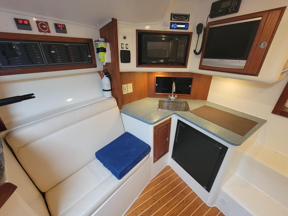 Used 2006 Carolina Classic 32 | 32ft