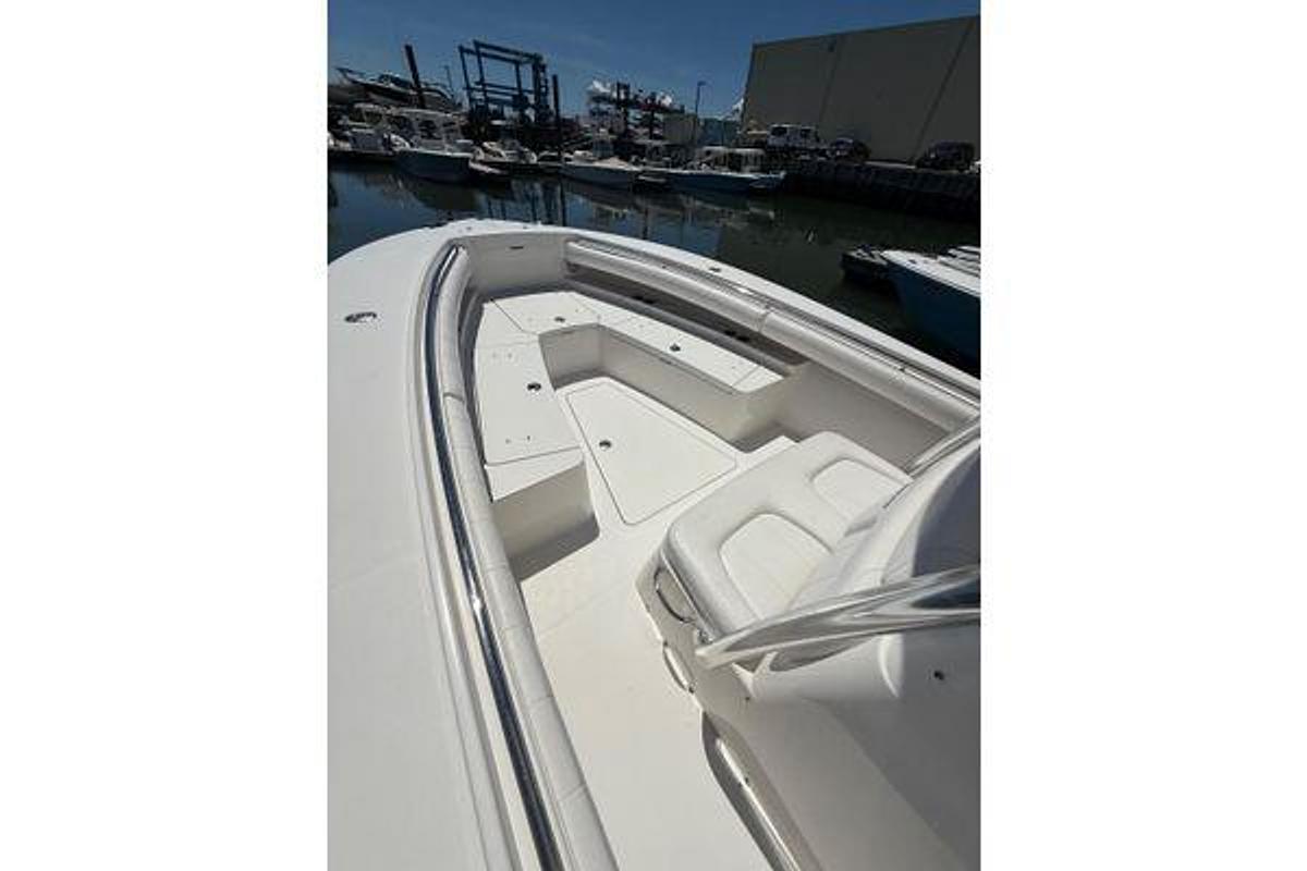 Used 2015 Regulator 28 Forward Seating | 28ft