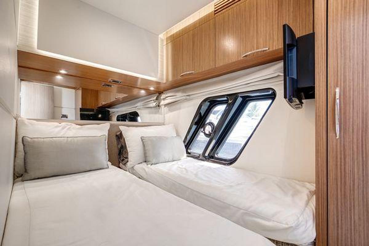 Used 2018 65' Sea Ray L650 | 65ft