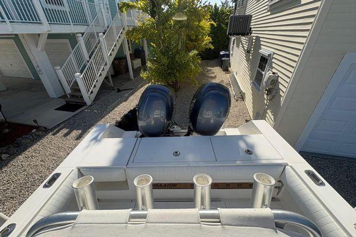 Used 2006 24' Regulator 24 Forward Seating 