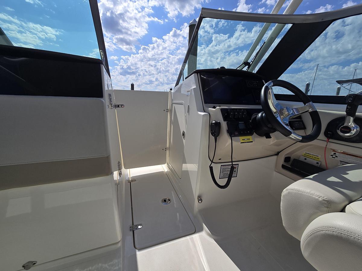 Used 2022 Boston Whaler 240 Vantage | 24ft