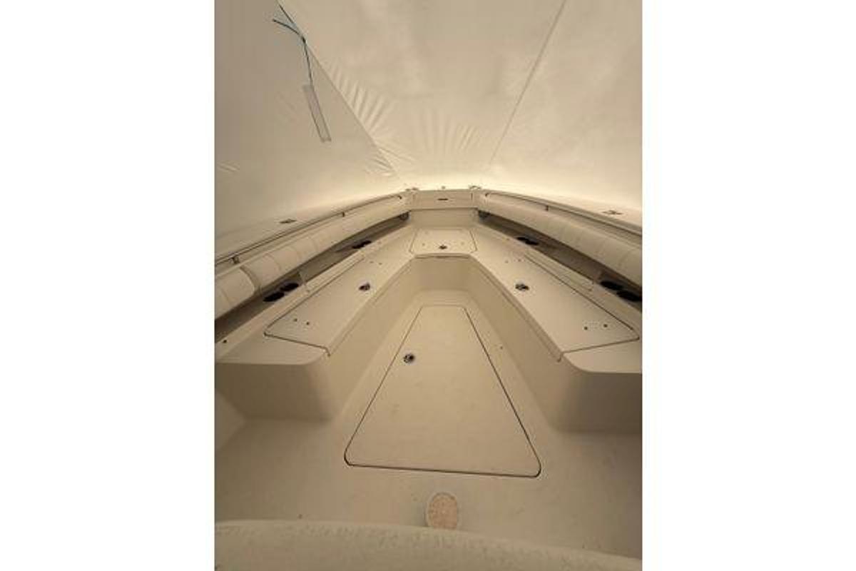 Used 2015 Regulator 28 Forward Seating | 28ft