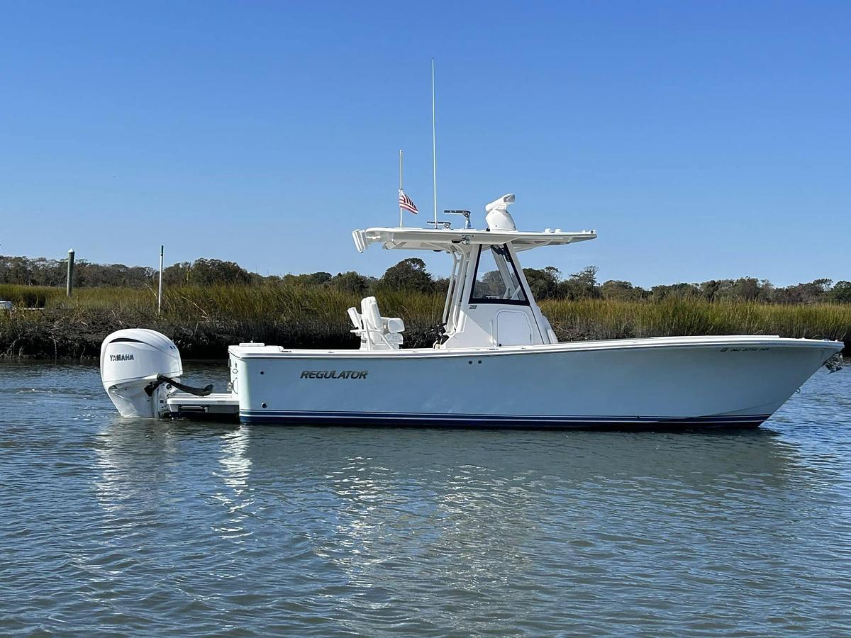 Used 2021 Regulator 28 Forward Seating | 28ft