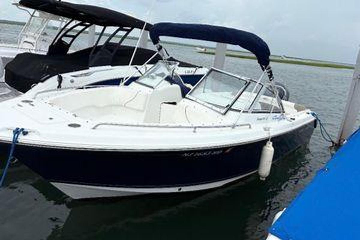 Used 2011 22' Sea Hunt Escape 220 LE